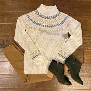 Women’s Eddie Bauer sweater. Small. NWT